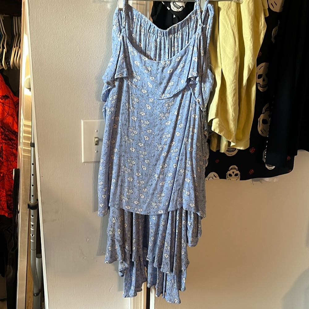 One heart CL 2 piece set. Cold shoulder spaghetti strap with high low skirt